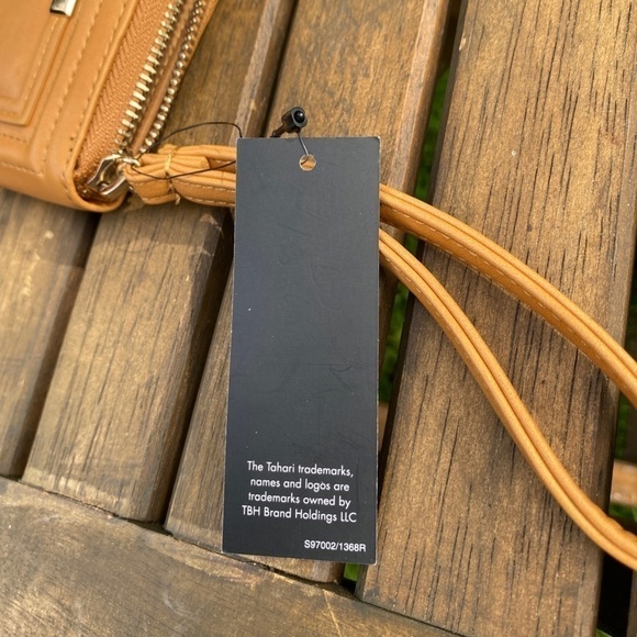 NWT Tahari  Wallet Tan - Picture 7 of 8